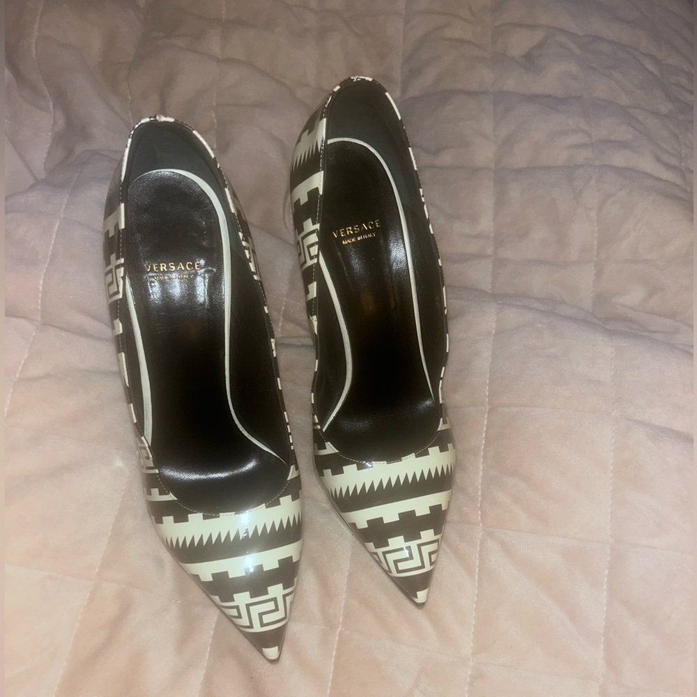 Versace Black and Cream Geometric Heels - Picture 3 of 6